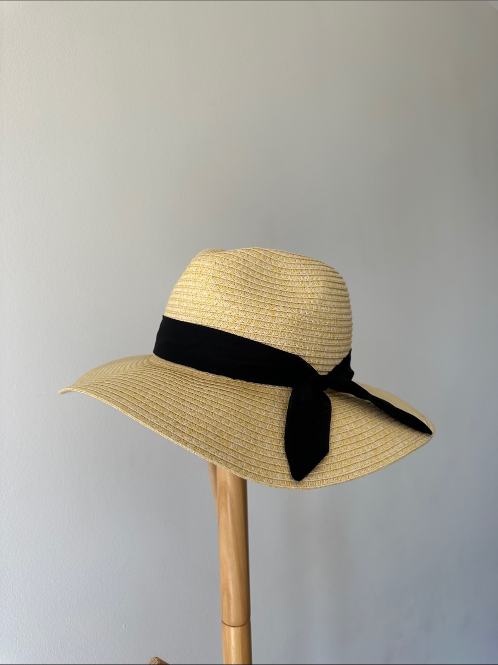Giani Bernini Natural Straw Sun Hat with Black Ribbon